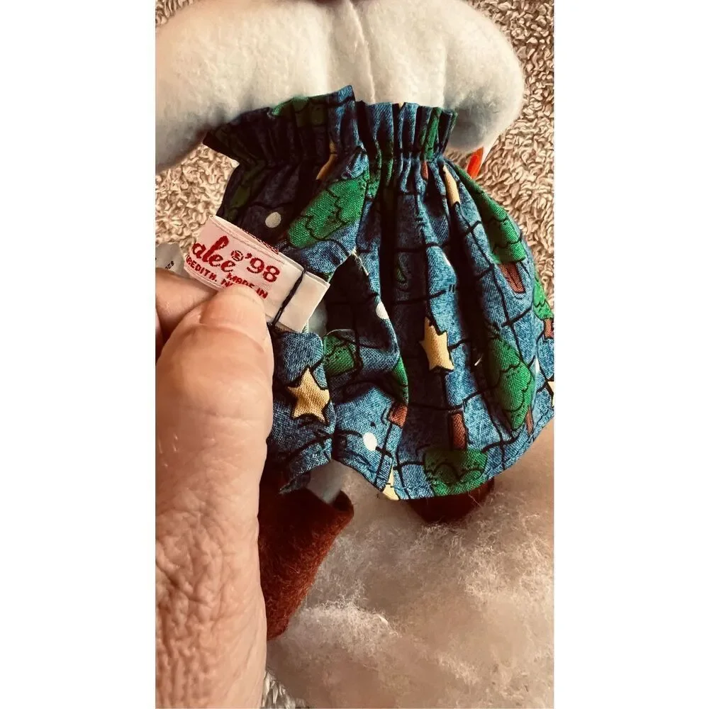 ANNALEE Doll Snow Man Candy Cane Sweeping 1998 10